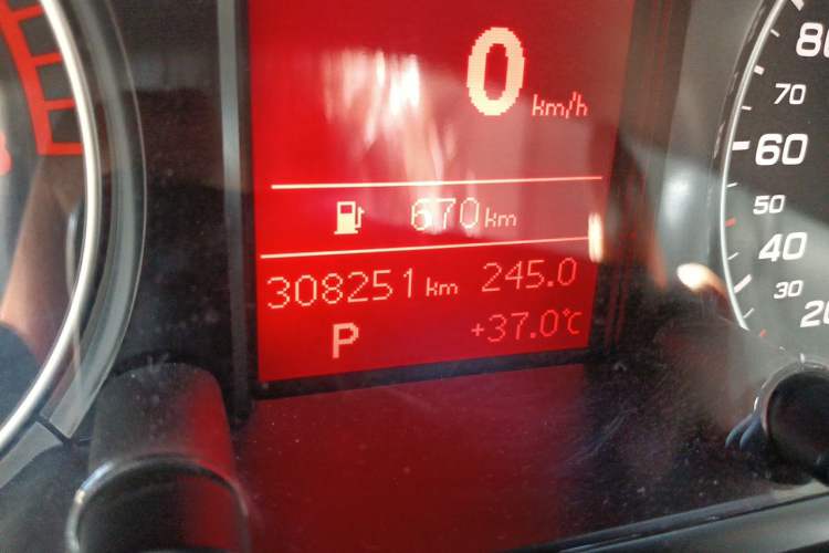 Used Audi Q5 2012 2.0TFSI Technology Model Odometer Close Up