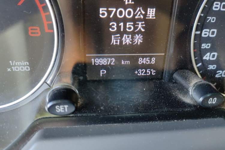 Used Audi Q5 2012 2.0TFSI Comfort Version Odometer Close Up