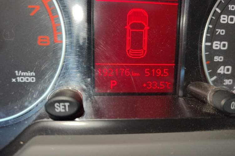 Used Audi Q5 2012 2.0TFSI Technology Model Odometer Close Up