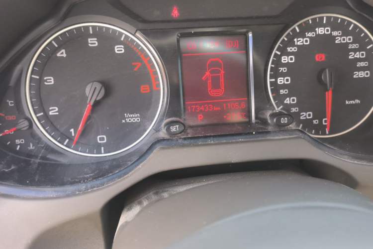Used Audi Q5 2012 2.0TFSI Technology Model Odometer Close Up