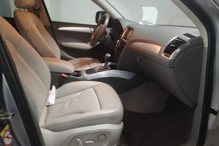 Used Audi Q5 2012 2.0TFSI Technology Model Right Front Seat