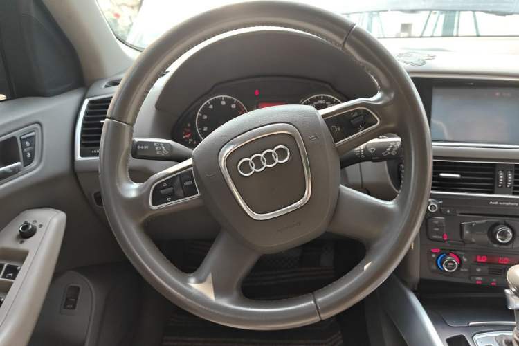 Used Audi Q5 2012 2.0TFSI Trendy Edition Steering Wheel