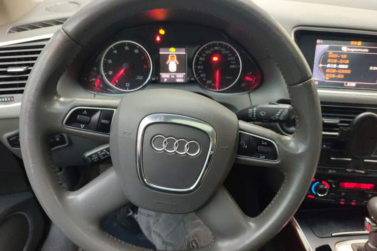 Used Audi Q5 2012 2.0TFSI Comfort Version Steering Wheel
