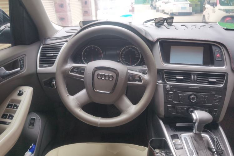 Used Audi Q5 2012 2.0TFSI Trendy Edition Steering Wheel