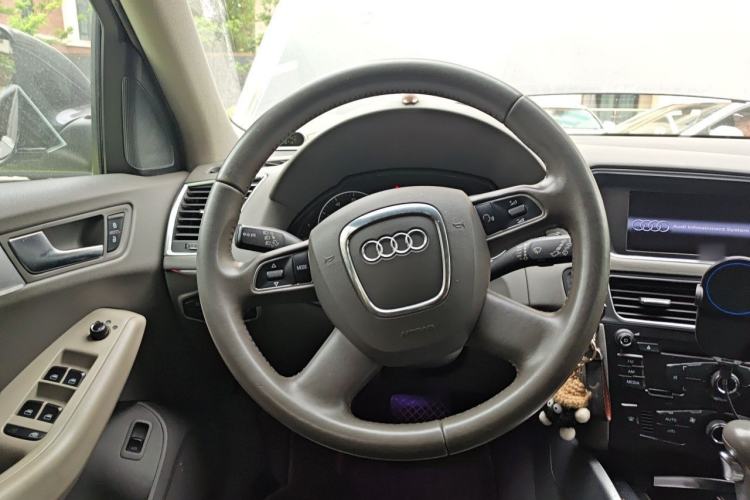 Used Audi Q5 2012 2.0TFSI Trendy Edition Steering Wheel