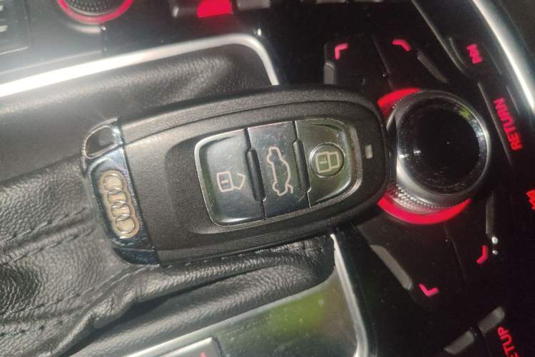 Used Audi Q5 2012 2.0TFSI hybrid Vehicle Key
