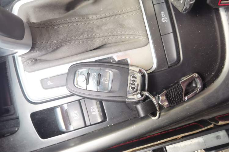 Used Audi Q5 2012 2.0TFSI Trendy Edition Vehicle Key
