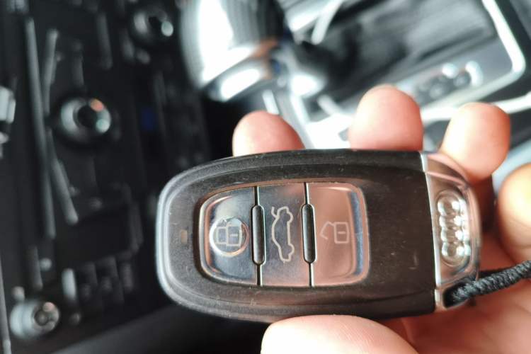 Used Audi Q5 2012 2.0TFSI Technology Model Vehicle Key