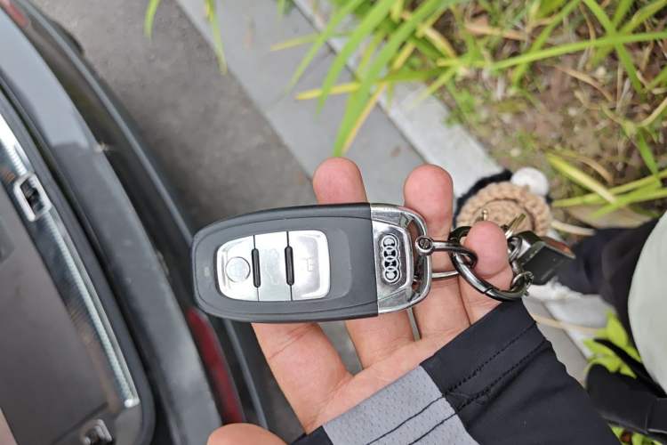 Used Audi Q5 2012 2.0TFSI Trendy Edition Vehicle Key