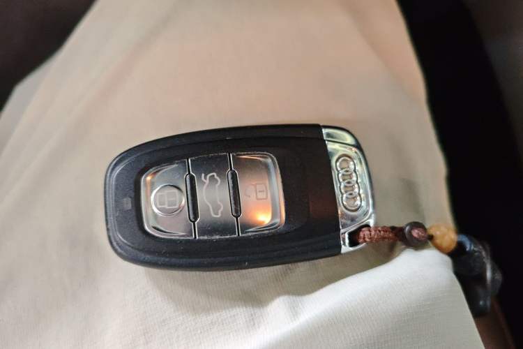 Used Audi Q5 2012 2.0TFSI Technology Model Vehicle Key
