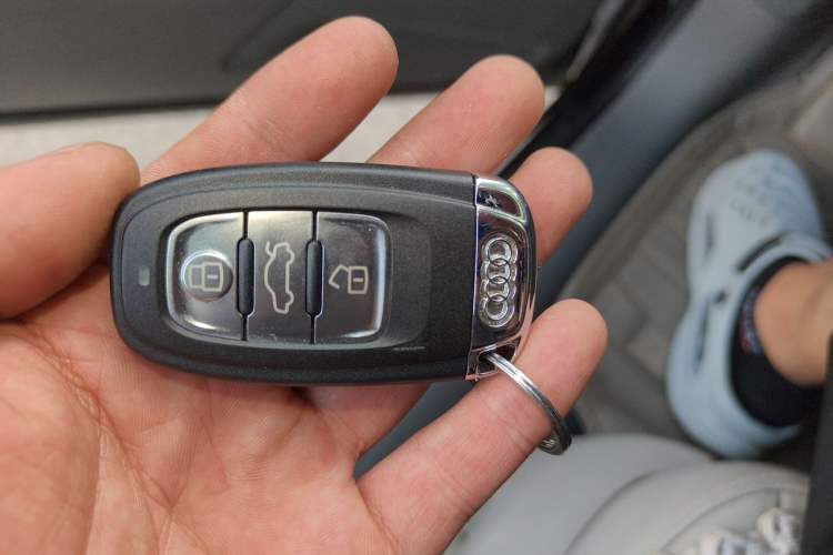 Used Audi Q5 2012 2.0TFSI Technology Model Vehicle Key