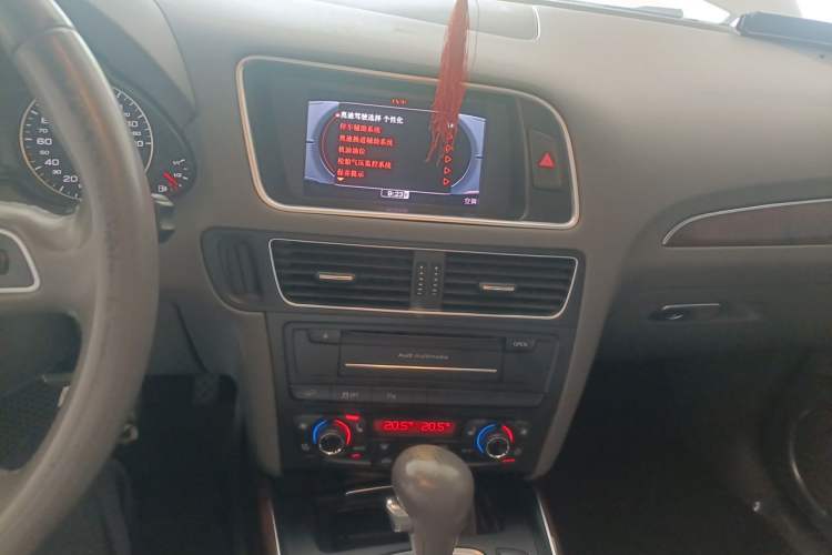 Used Audi Q5 2012 2.0TFSI Comfort Version Audio And AC Panel