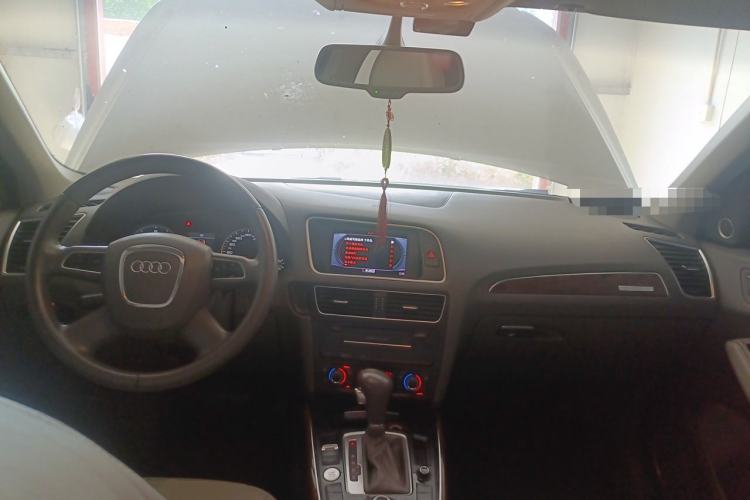 Used Audi Q5 2012 2.0TFSI Comfort Version Center Console