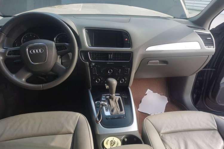 Used Audi Q5 2012 2.0TFSI Technology Model Center Console