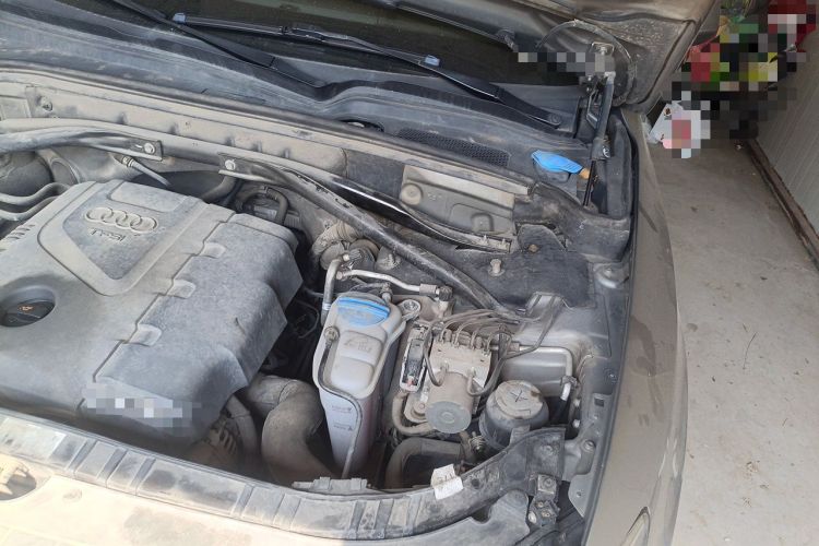 Used Audi Q5 2012 2.0TFSI Comfort Version Engine Bay Left