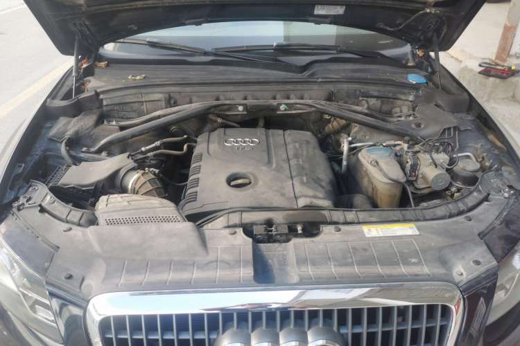 Used Audi Q5 2012 2.0TFSI Technology Model Engine Bay