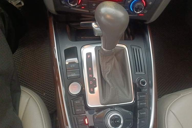 Used Audi Q5 2012 2.0TFSI Comfort Version Gear Lever