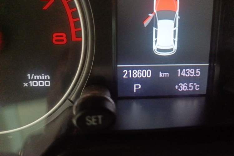 Used Audi Q5 2012 2.0TFSI Comfort Version Odometer Close Up