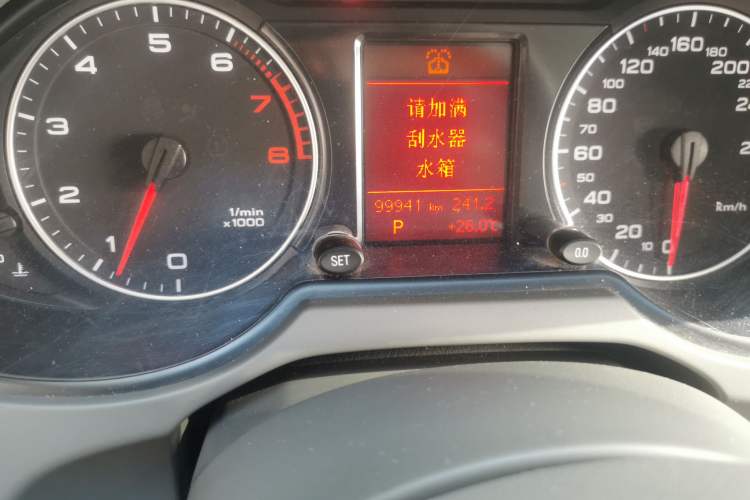 Used Audi Q5 2012 2.0TFSI Technology Model Odometer Close Up