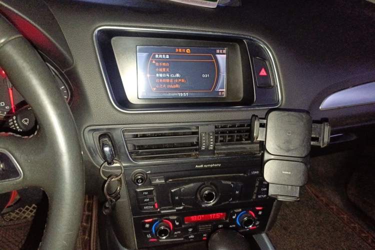 Used Audi Q5 2012 2.0TFSI Technology Model Audio And AC Panel