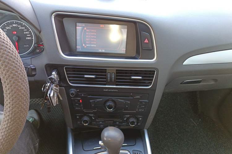Used Audi Q5 2012 2.0TFSI Comfort Version Audio And AC Panel