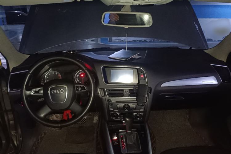 Used Audi Q5 2012 2.0TFSI Technology Model Center Console