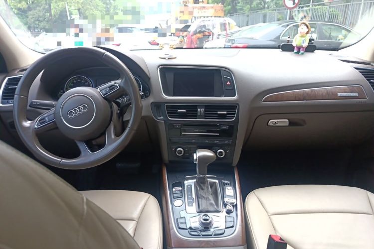 Used Audi Q5 2012 2.0TFSI hybrid Center Console