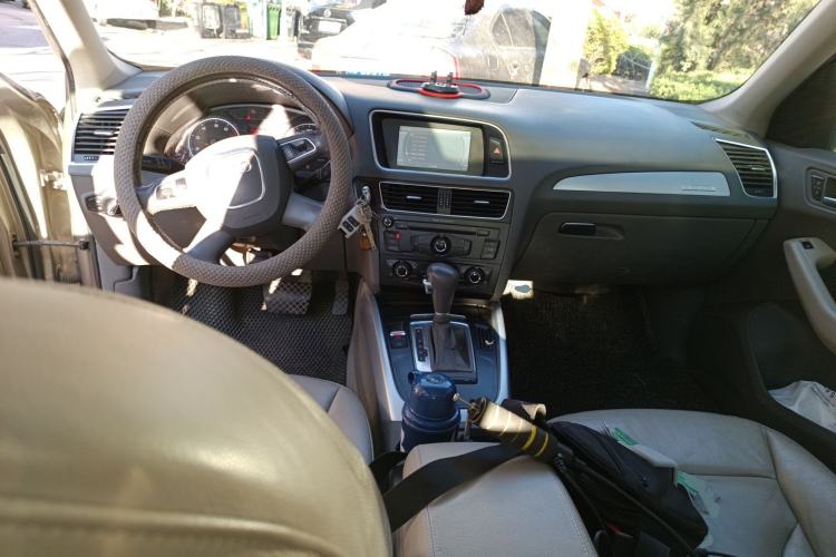 Used Audi Q5 2012 2.0TFSI Comfort Version Center Console