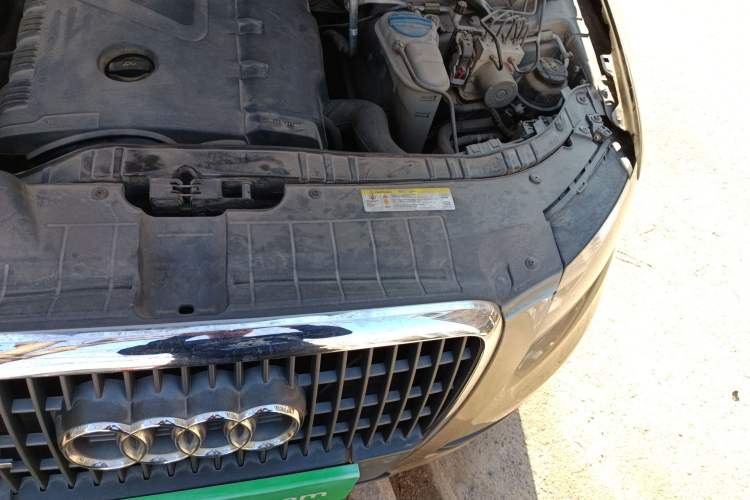 Used Audi Q5 2012 2.0TFSI Comfort Version Engine Bay Left