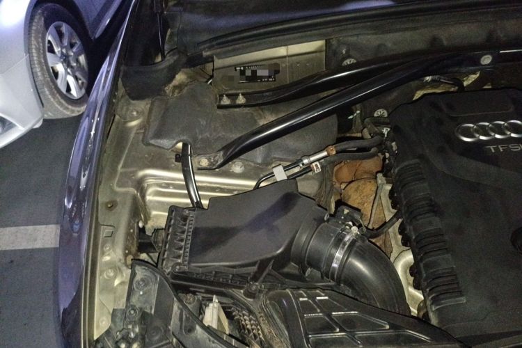 Used Audi Q5 2012 2.0TFSI Technology Model Engine Bay Right