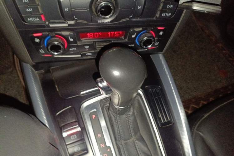 Used Audi Q5 2012 2.0TFSI Technology Model Gear Lever