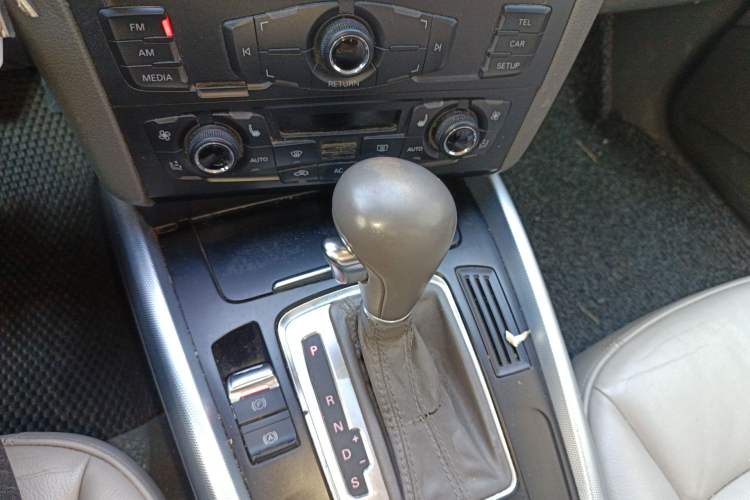 Used Audi Q5 2012 2.0TFSI Comfort Version Gear Lever
