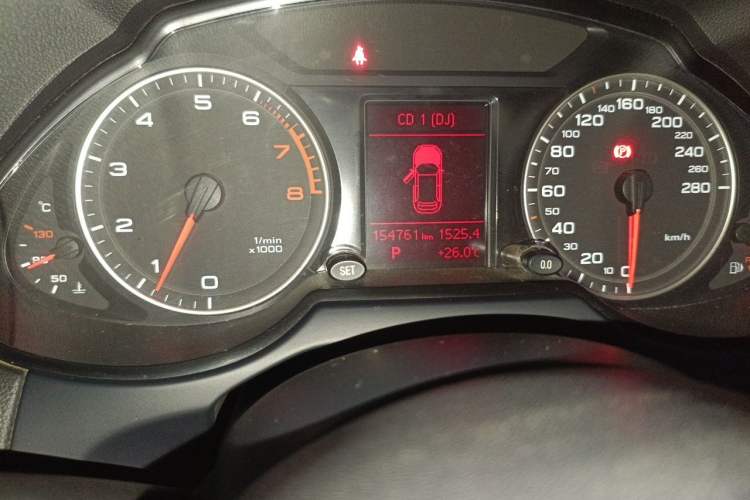 Used Audi Q5 2012 2.0TFSI Technology Model Odometer Close Up