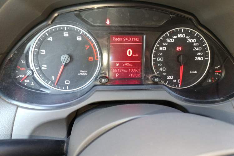 Used Audi Q5 2012 2.0TFSI Comfort Version Odometer Close Up