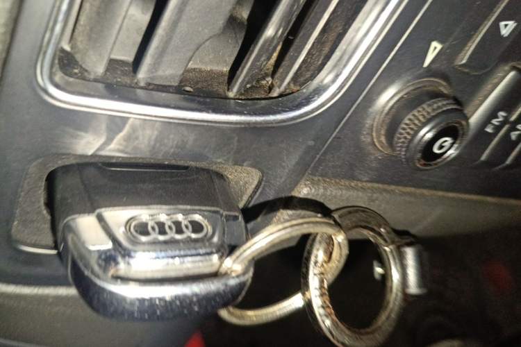 Used Audi Q5 2012 2.0TFSI Technology Model Vehicle Key