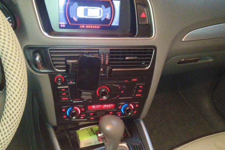 Used Audi Q5 2012 2.0TFSI Technology Model Audio And AC Panel