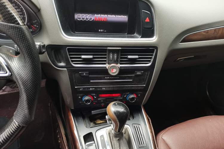 Used Audi Q5 2012 2.0TFSI Comfort Version Audio And AC Panel