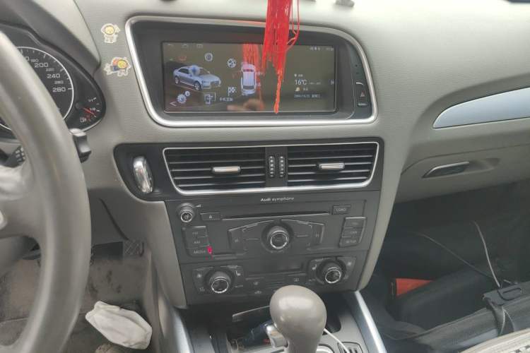 Used Audi Q5 2012 2.0TFSI Technology Model Audio And AC Panel