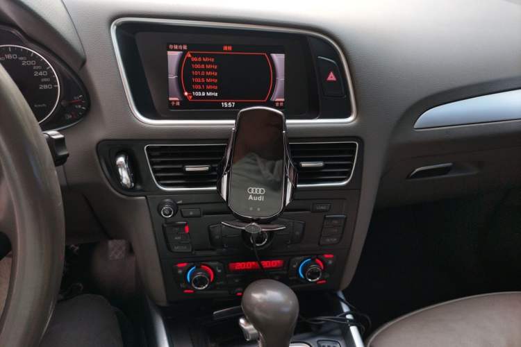 Used Audi Q5 2012 2.0TFSI Technology Model Audio And AC Panel