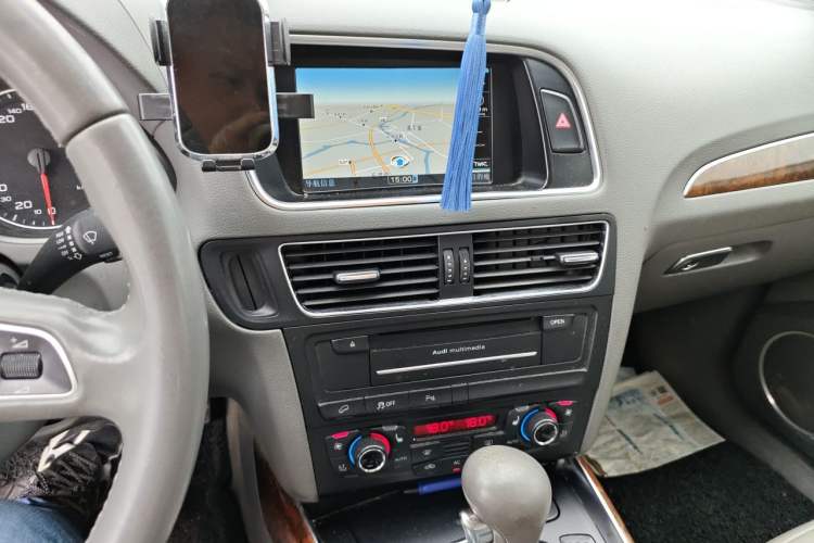 Used Audi Q5 2012 2.0TFSI Comfort Version Audio And AC Panel