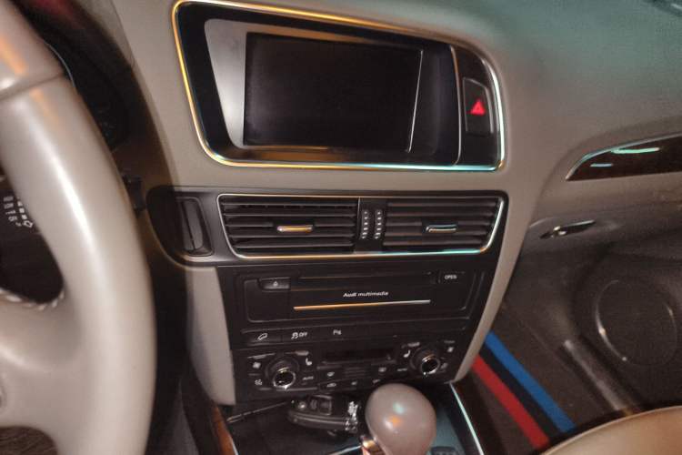 Used Audi Q5 2012 2.0TFSI Comfort Version Audio And AC Panel