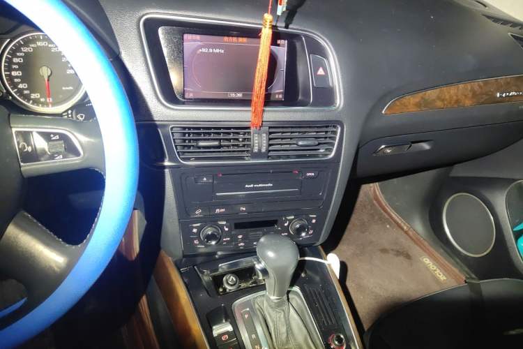 Used Audi Q5 2012 2.0TFSI Comfort Version Audio And AC Panel