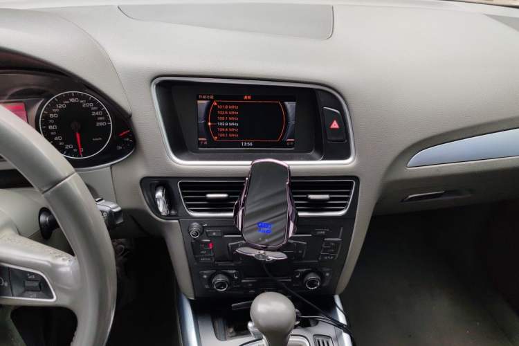 Used Audi Q5 2012 2.0TFSI Technology Model Audio And AC Panel