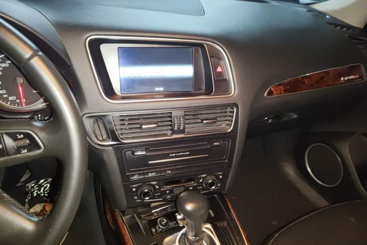 Used Audi Q5 2012 2.0TFSI Comfort Version Audio And AC Panel