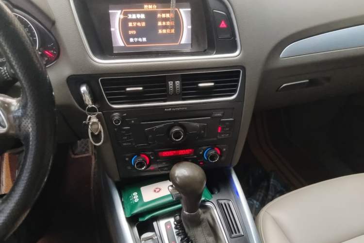 Used Audi Q5 2012 2.0TFSI Technology Model Audio And AC Panel