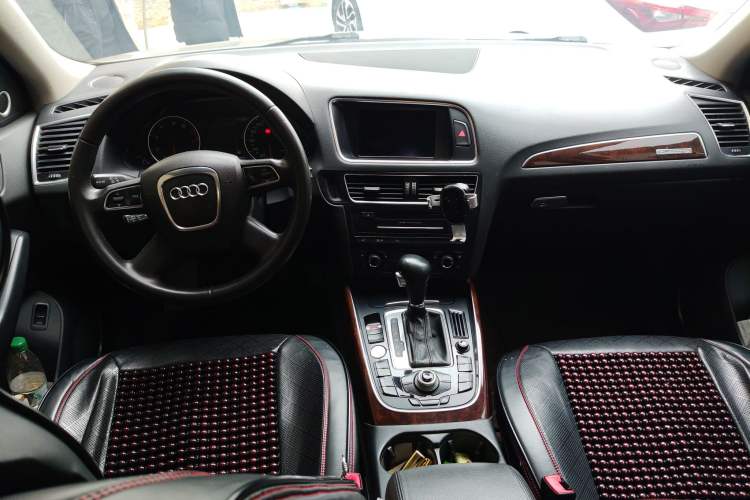 Used Audi Q5 2012 2.0TFSI Comfort Version Center Console
