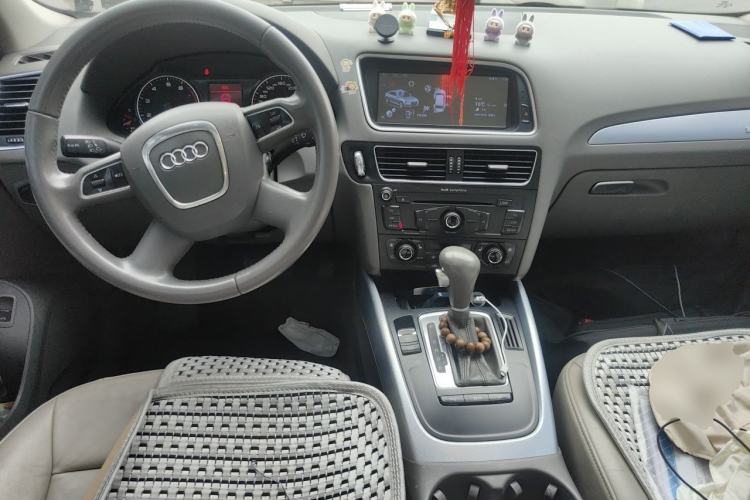 Used Audi Q5 2012 2.0TFSI Technology Model Center Console