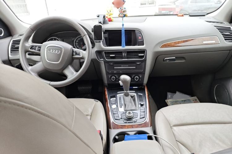 Used Audi Q5 2012 2.0TFSI Comfort Version Center Console