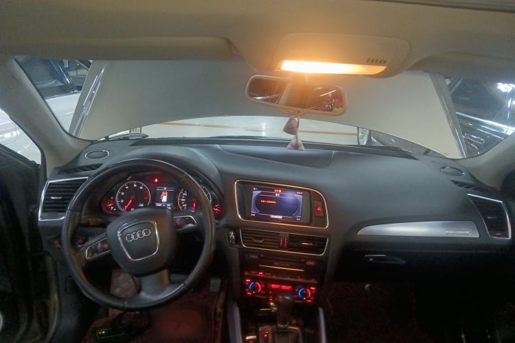 Used Audi Q5 2012 2.0TFSI Dynamic Edition Center Console