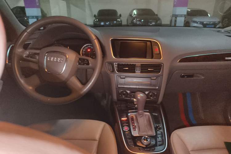 Used Audi Q5 2012 2.0TFSI Comfort Version Center Console